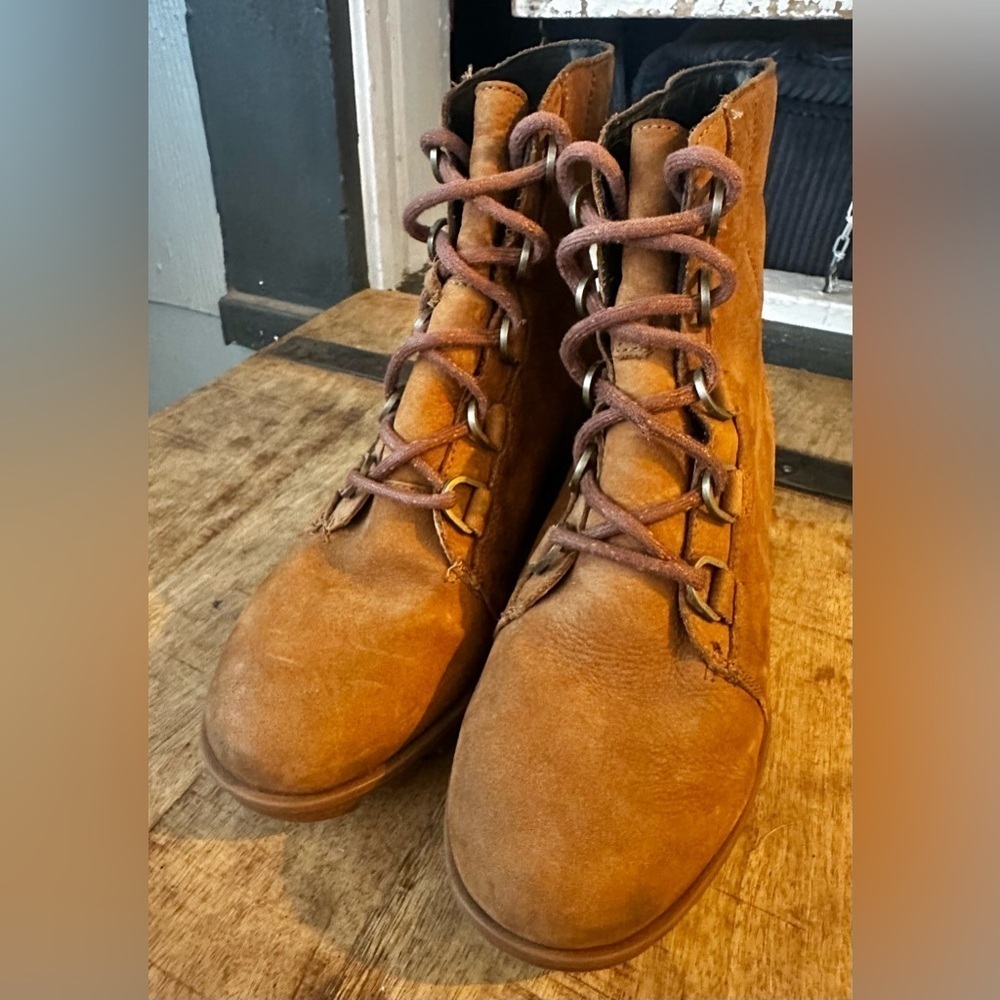 Sorel Waterproof Lace-Up Boots Women’s 8.5 Tan Nubuck Winter Boot - Picture 2 of 9